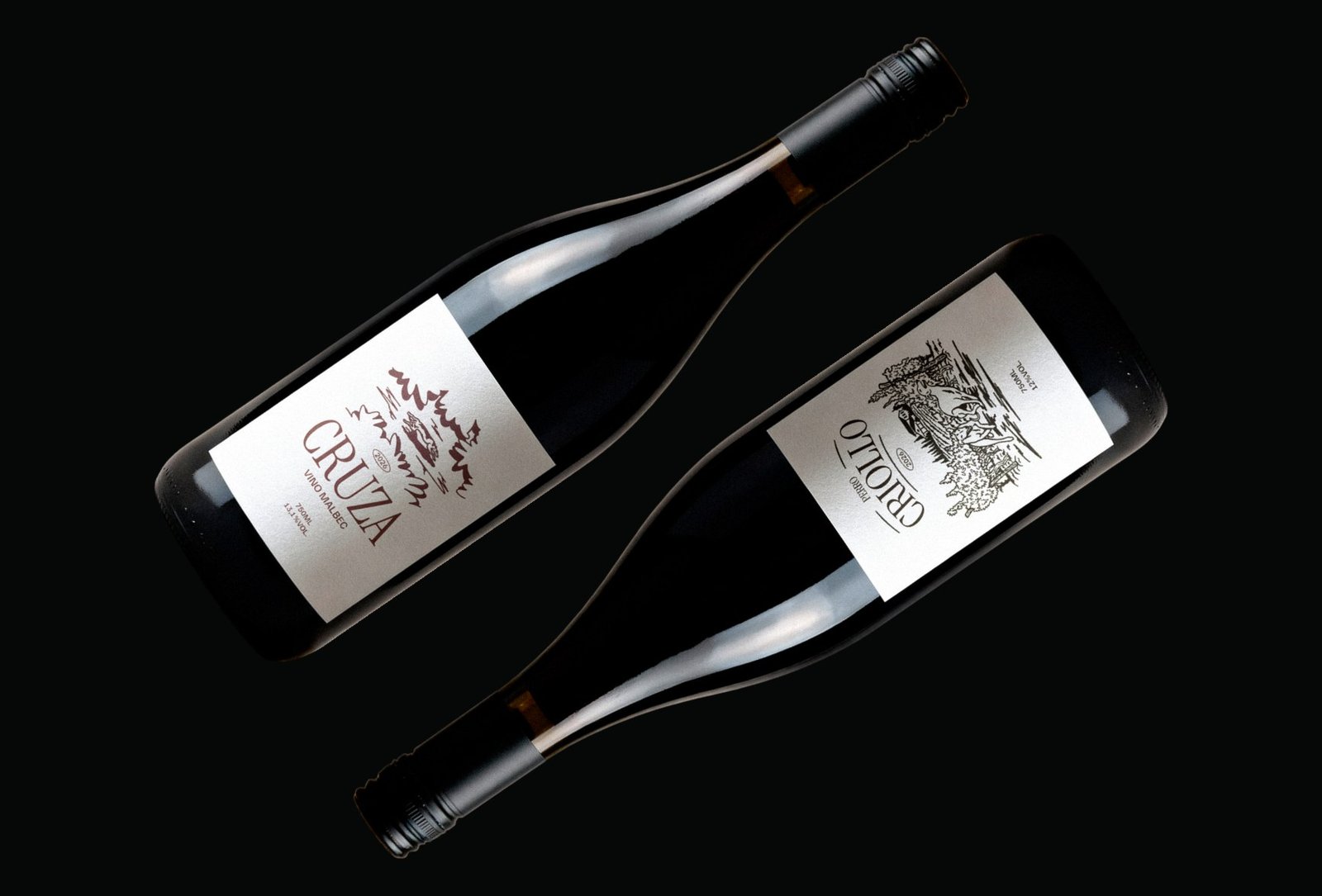Botellas de vino Perro Criollo, líneas Cruza y Criolla